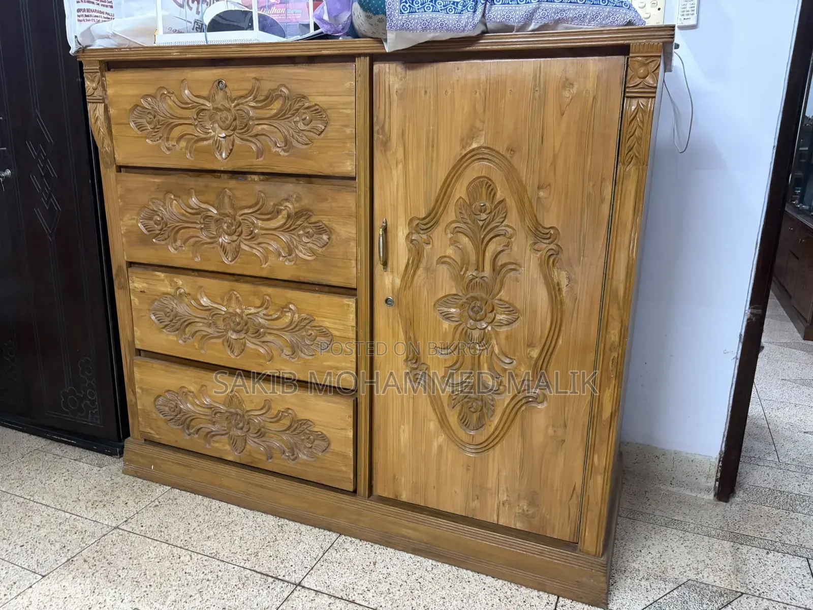 ওয়ার্ডরোব বিক্রয়ের জন্য