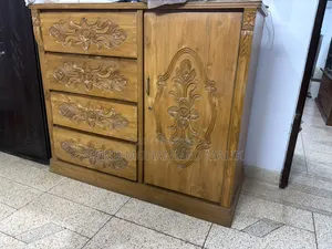 ওয়ার্ডরোব বিক্রয়ের জন্য