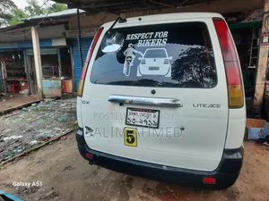 Toyota Noah 2005 White