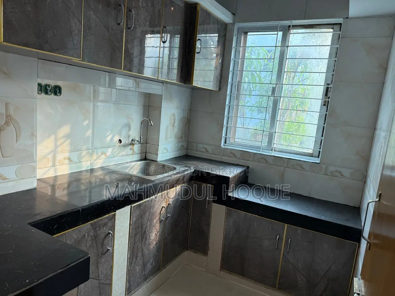 মোহাম্মদপুরের আনজাক আশালতায় আসবাবপত্রসহ ৩ বেডরুমের অ্যাপার্টমেন্ট বিক্রয়ের জন্য
