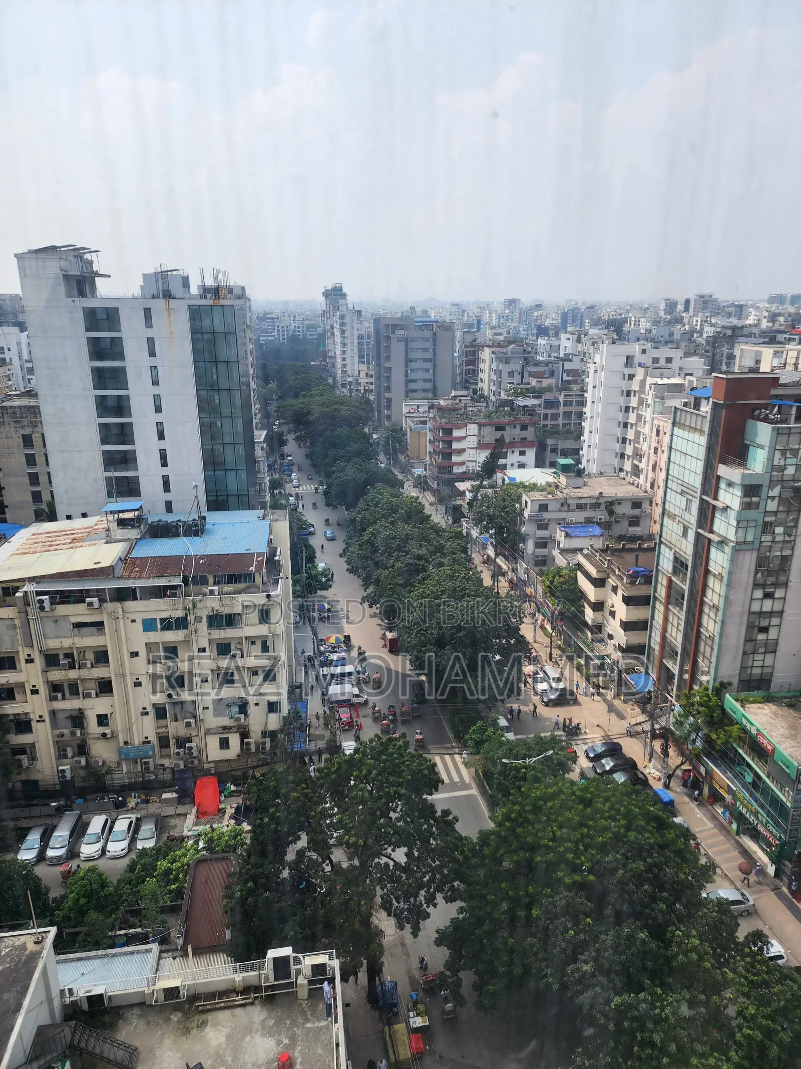 উত্তরায় ১২০ ফুট চওড়া রবীন্দ্র সরণীর পাশে ভাড়ার জন্য বাণিজ্যিক ফ্লোর।