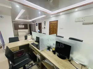 বনানীতে অফিস ওয়ার্ক স্টেশন শেয়ার করা হবে।