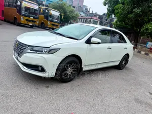 টয়োটা প্রমিও ২০১৫ পার্ল