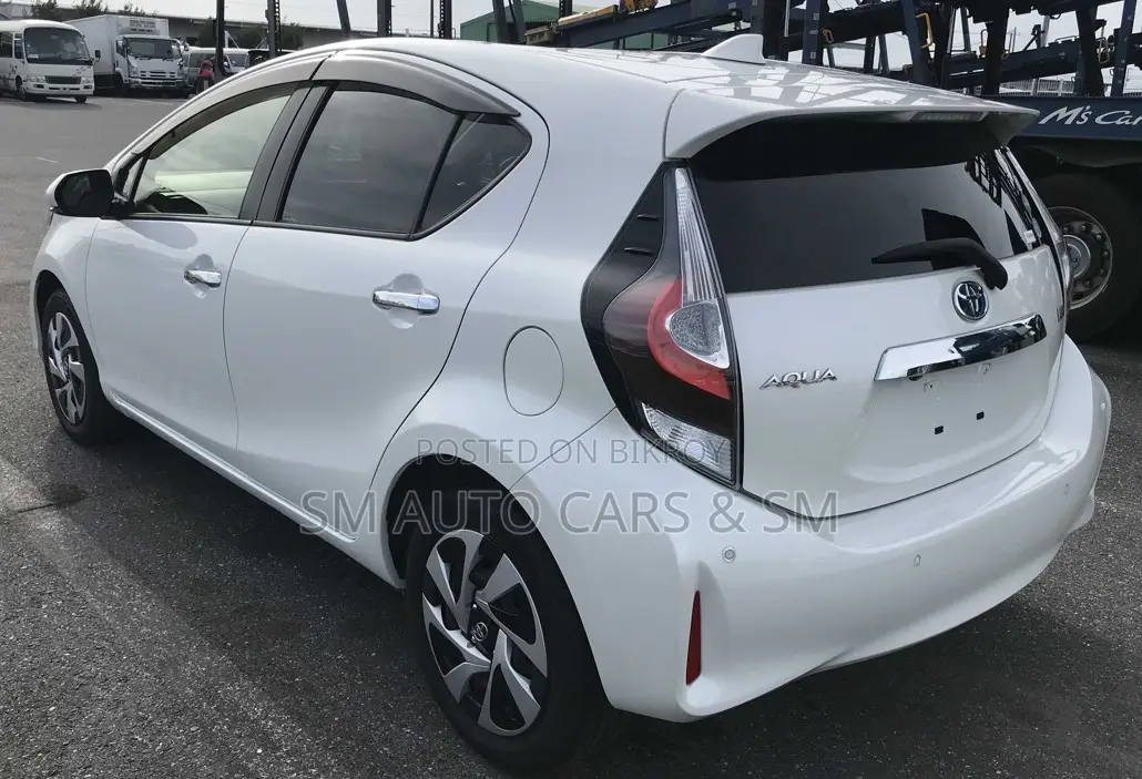 Toyota Aqua 2021 Pearl