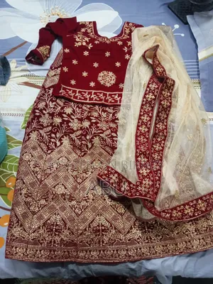 অব্যবহৃত বিয়ের লেহেঙ্গা
