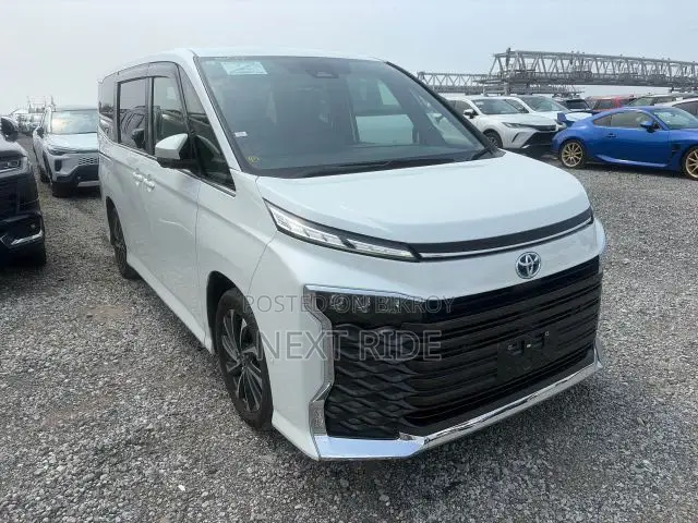 Toyota Voxy Hybrid S-Z 2WD 7-Seater 2023 Pearl