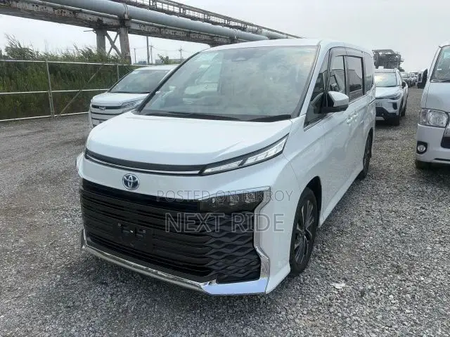 Toyota Voxy Hybrid S-Z 2WD 7-Seater 2023 Pearl