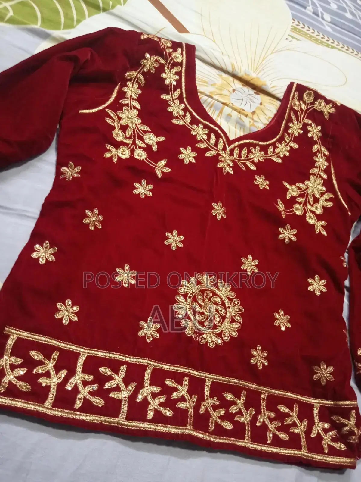 অব্যবহৃত বিয়ের লেহেঙ্গা