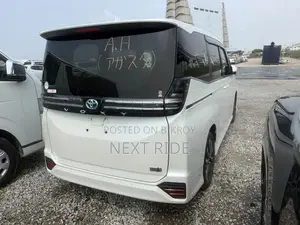 Toyota Voxy Hybrid S-Z 2WD 7-Seater 2023 Pearl