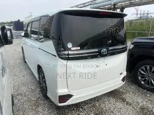 Toyota Voxy Hybrid S-Z 2WD 7-Seater 2023 Pearl