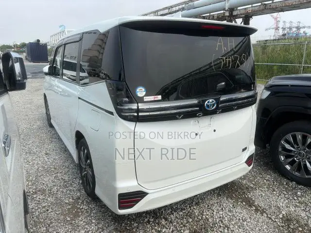 Toyota Voxy Hybrid S-Z 2WD 7-Seater 2023 Pearl