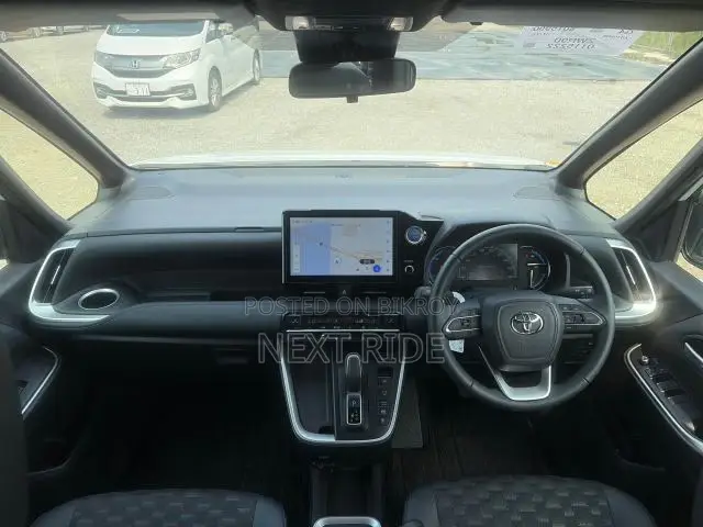 Toyota Voxy Hybrid S-Z 2WD 7-Seater 2023 Pearl