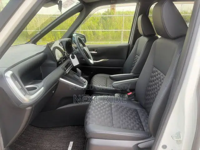 Toyota Voxy Hybrid S-Z 2WD 7-Seater 2023 Pearl