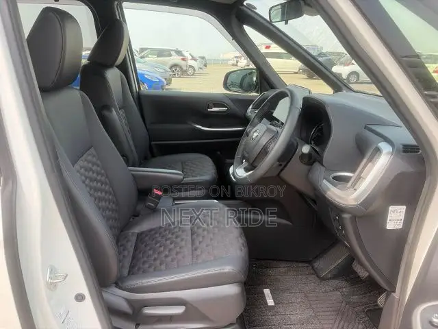 Toyota Voxy Hybrid S-Z 2WD 7-Seater 2023 Pearl