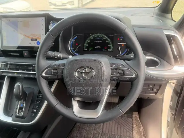Toyota Voxy Hybrid S-Z 2WD 7-Seater 2023 Pearl