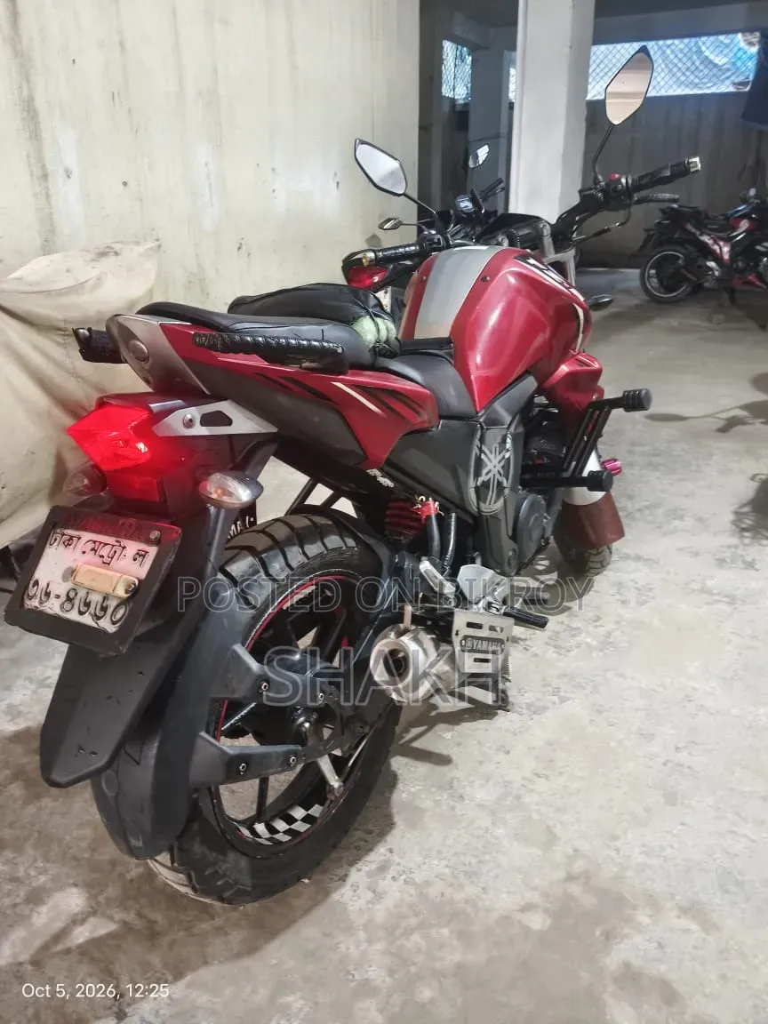 ইয়ামাহা এফজেডএস ভি২ ২০১৭ রেড