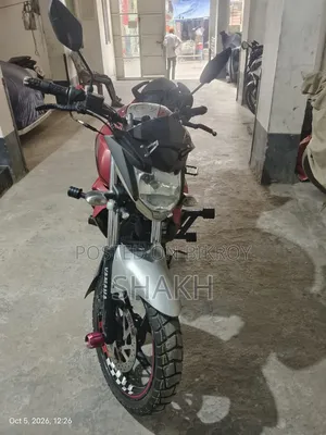 ইয়ামাহা এফজেডএস ভি২ ২০১৭ রেড