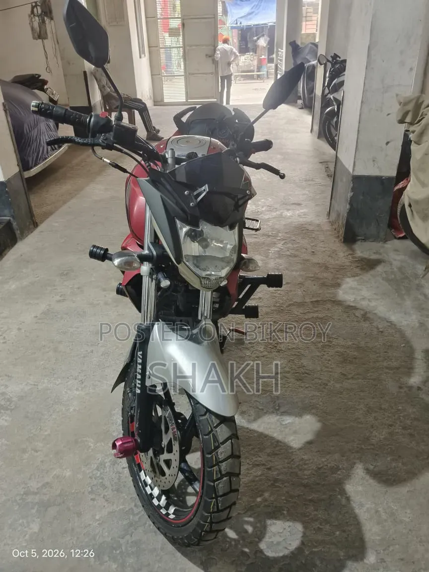 ইয়ামাহা এফজেডএস ভি২ ২০১৭ রেড