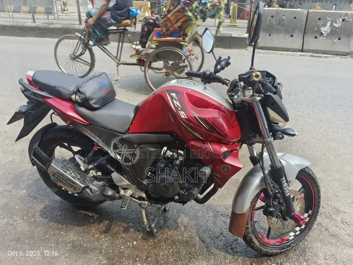 ইয়ামাহা এফজেডএস ভি২ ২০১৭ রেড