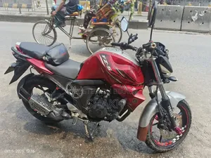 ইয়ামাহা এফজেডএস ভি২ ২০১৭ রেড