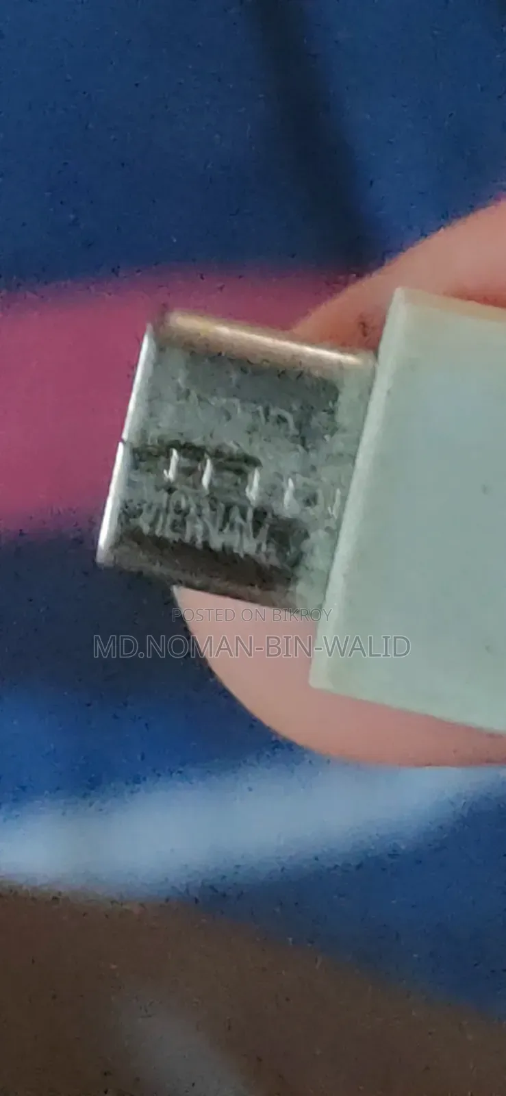অরিজিনাল স্যামসাং অ্যাডাপ্টার এবং ক্যাবল।