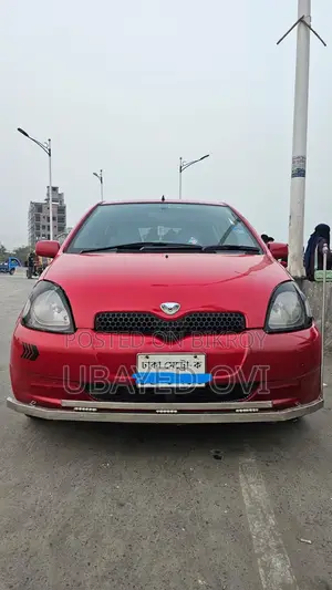 টয়োটা ভিটজ ১.০ এফডব্লিউডি ৫-ডোর ২০০০ লাল