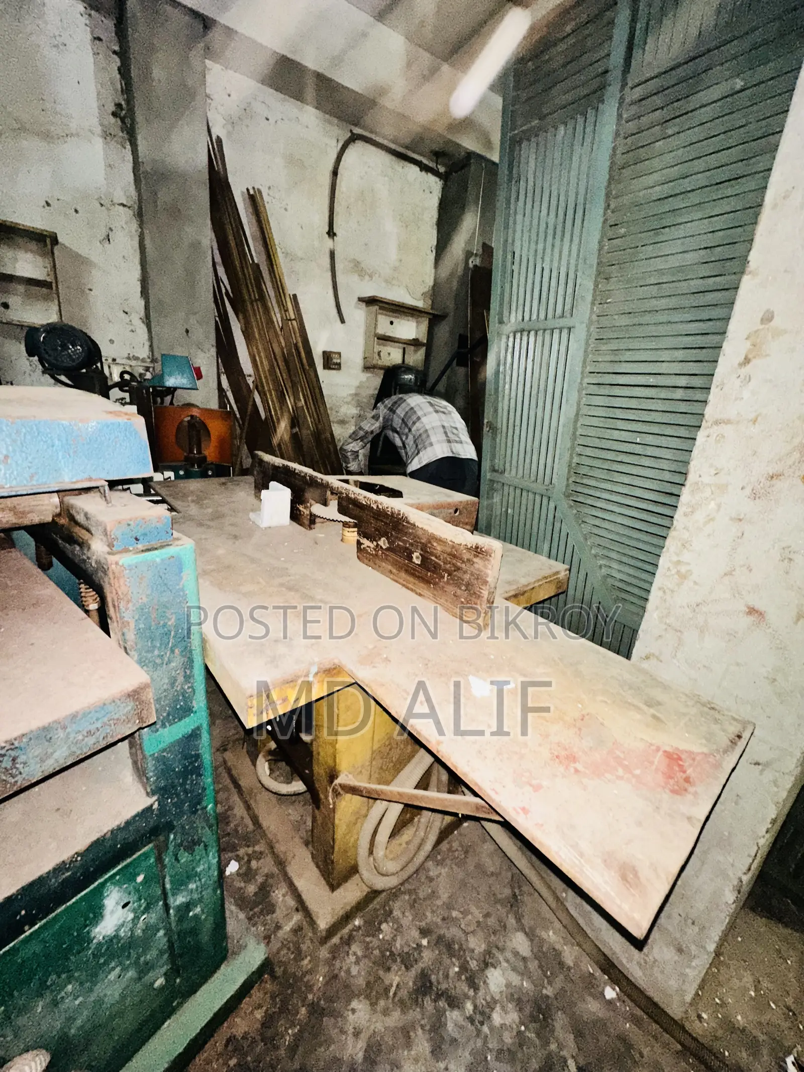 There are all kinds of machines for wood cutting and designing.