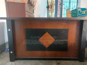 অফিস টেবিল