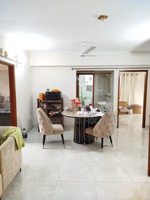 উত্তর মডেল টাউনে ৪ বেডরুমের অ্যাপার্টমেন্ট বিক্রয়