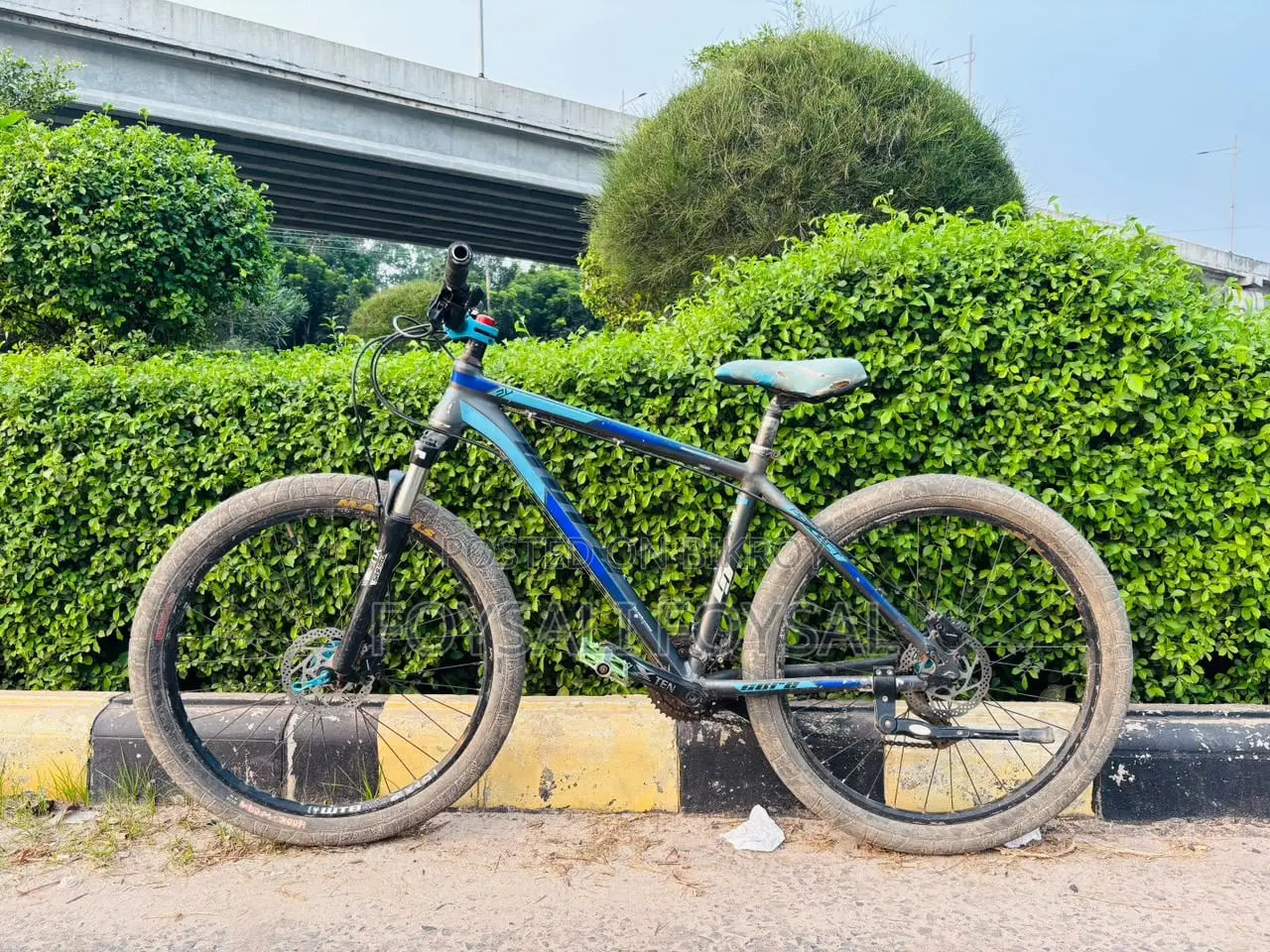 Core 2.0 MTB Bicycle | Shimano Acera 3x8 | Maxxis Hookworm