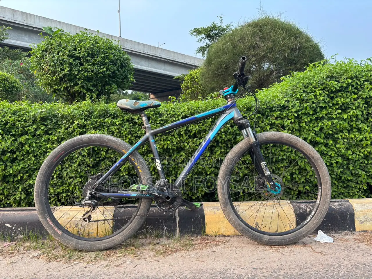 Core 2.0 MTB Bicycle | Shimano Acera 3x8 | Maxxis Hookworm