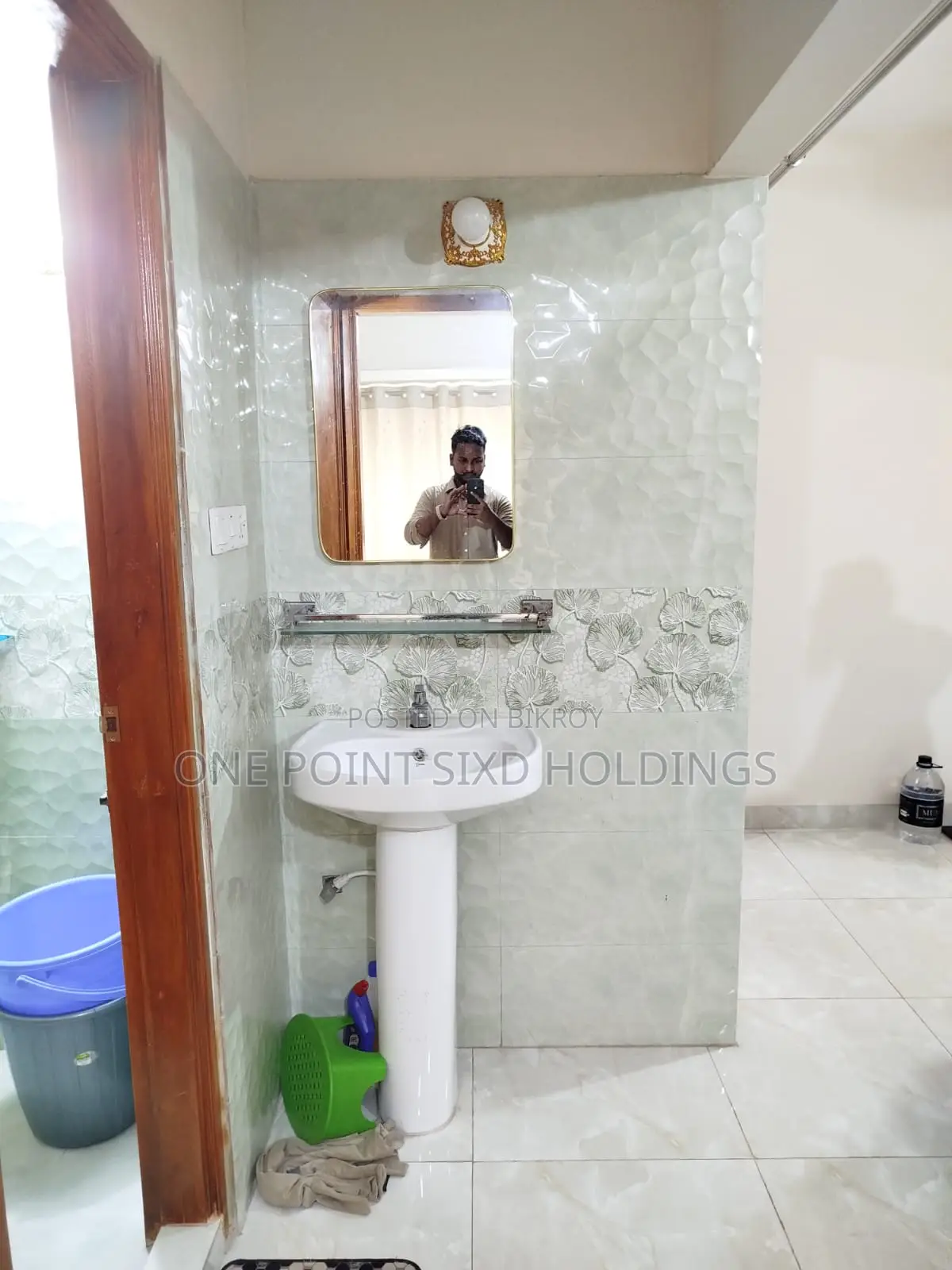 উত্তর মডেল টাউনে ৪ বেডরুমের অ্যাপার্টমেন্ট বিক্রয়