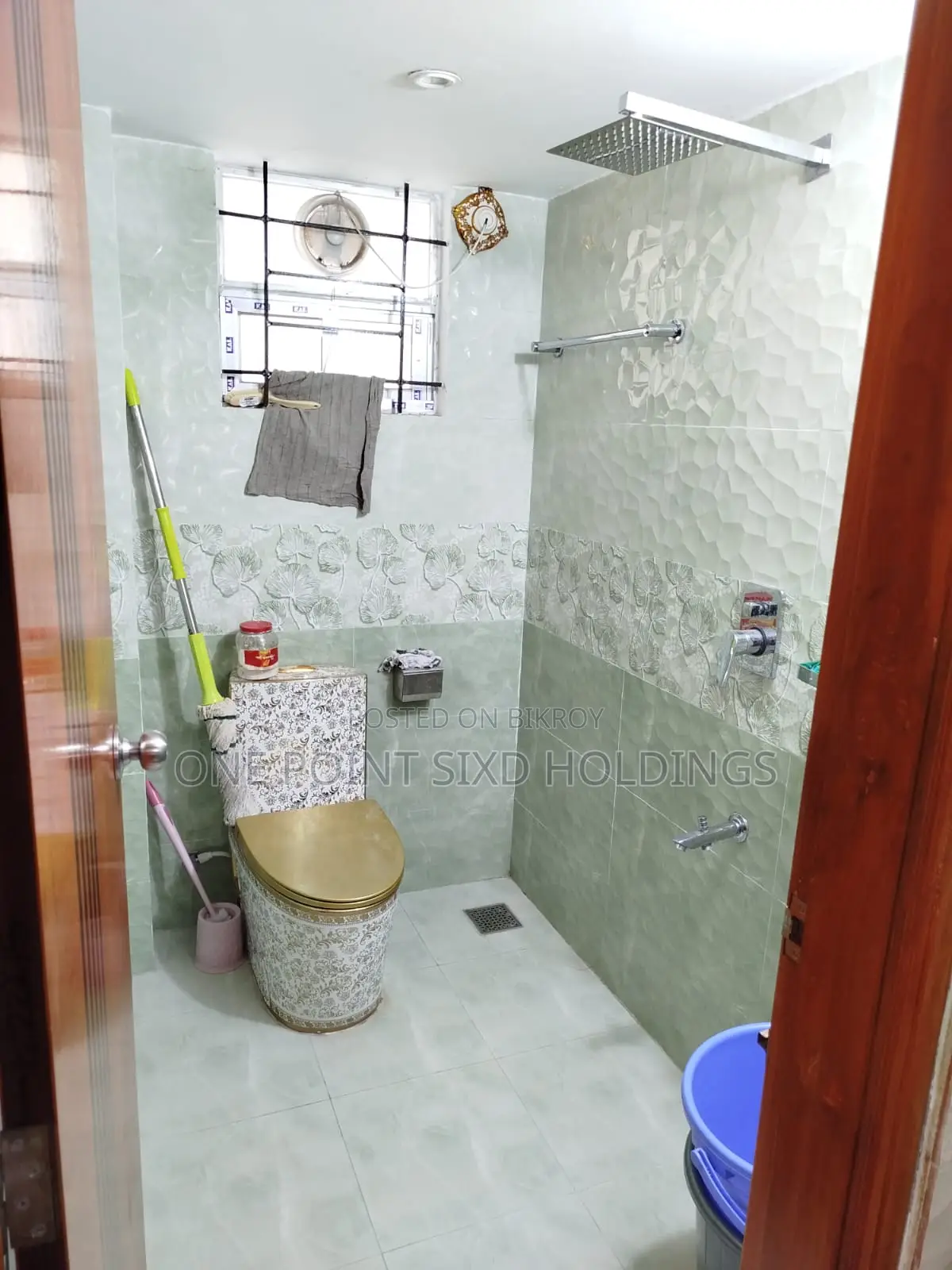 উত্তর মডেল টাউনে ৪ বেডরুমের অ্যাপার্টমেন্ট বিক্রয়