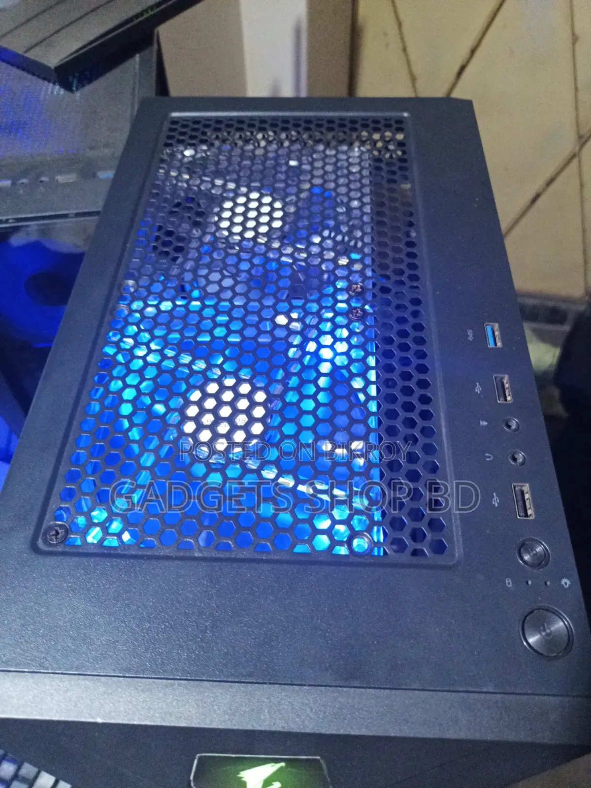 Gigabyte Aorus Gaming ATX Casing Full Fresh ( Urgent Sale )