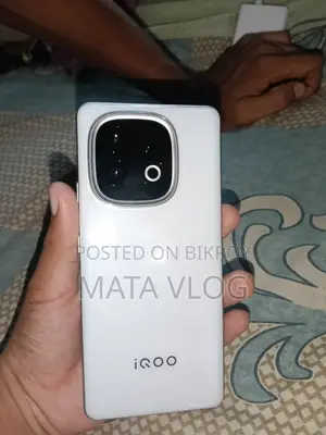 iQOO Z10 256 GB White