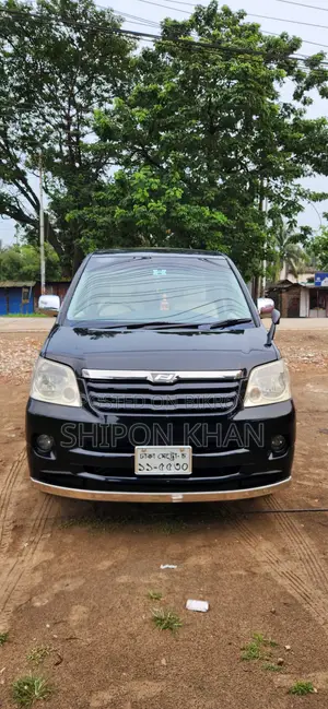 Toyota HiAce 2002 Black