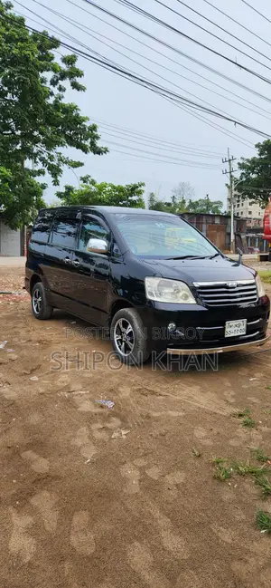Toyota HiAce 2002 Black