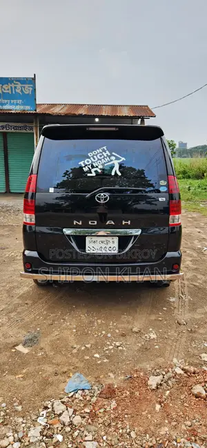 Toyota HiAce 2002 Black