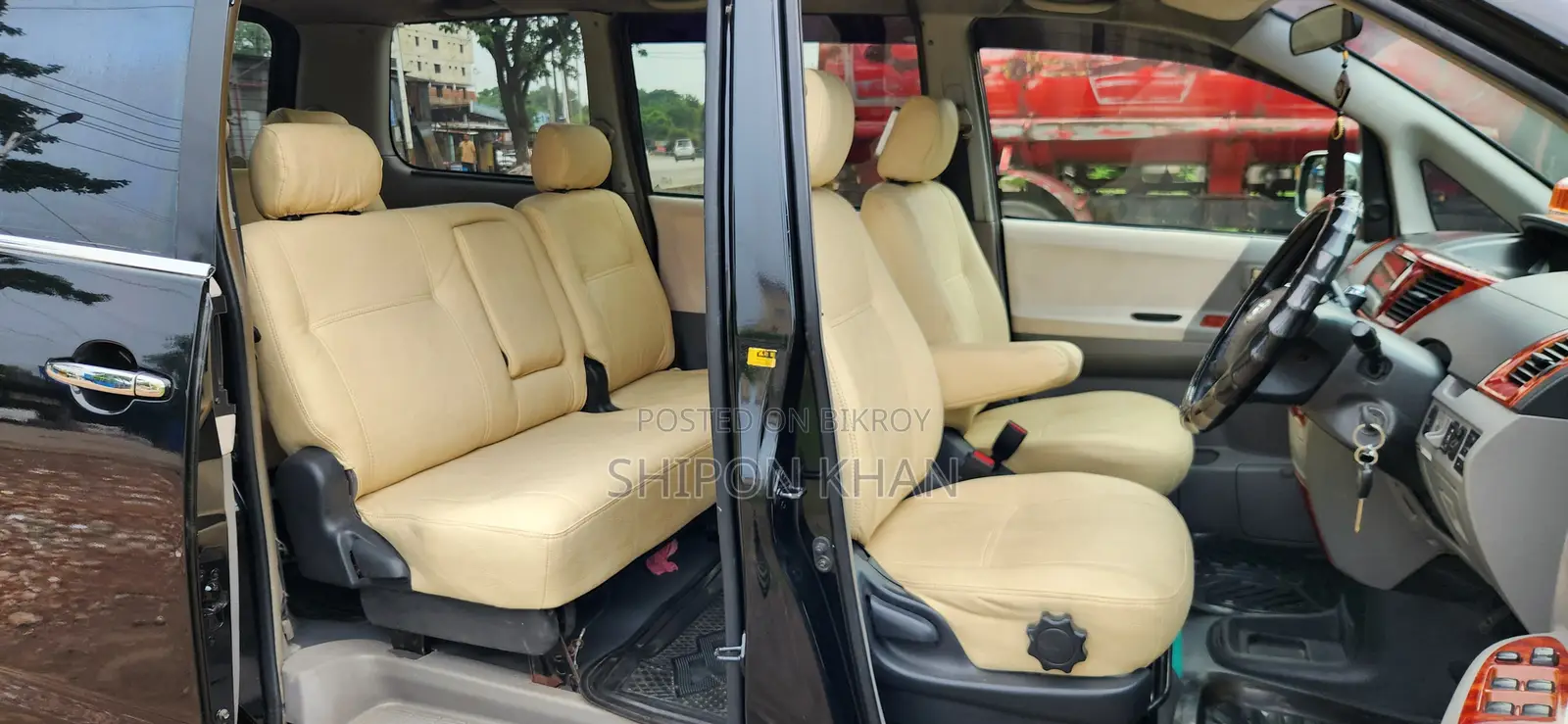 Toyota HiAce 2002 Black