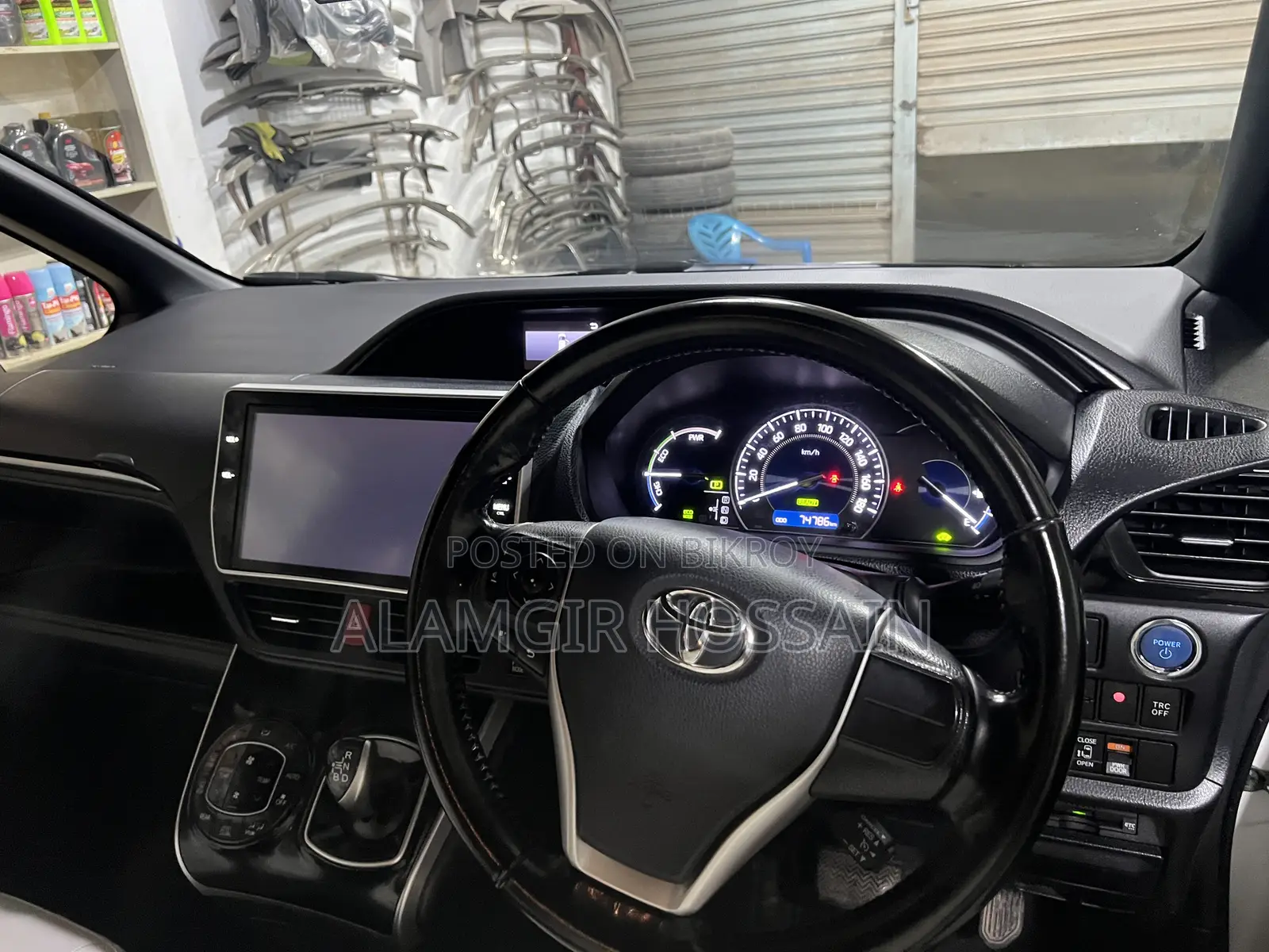 Toyota Esquire 1.8 Front-Wheel Drive Hybrid (7-Seater) 2018 Pearl