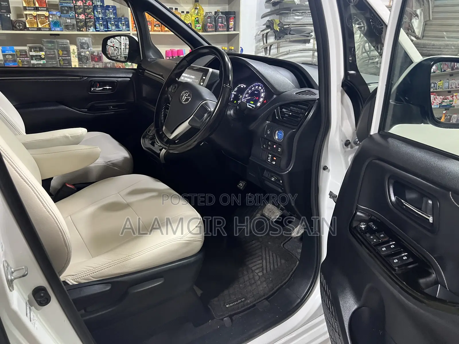 Toyota Esquire 1.8 Front-Wheel Drive Hybrid (7-Seater) 2018 Pearl