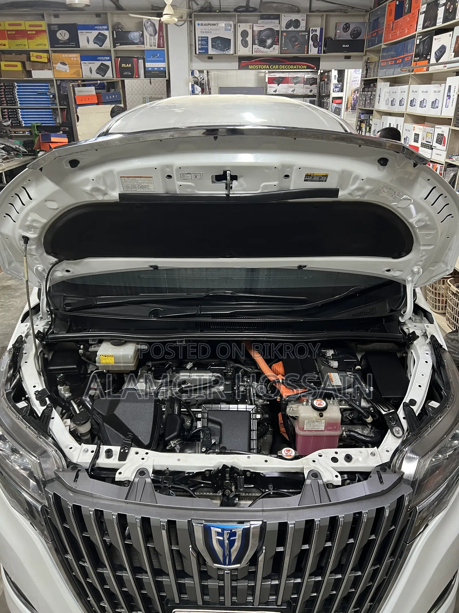 Toyota Esquire 1.8 Front-Wheel Drive Hybrid (7-Seater) 2018 Pearl