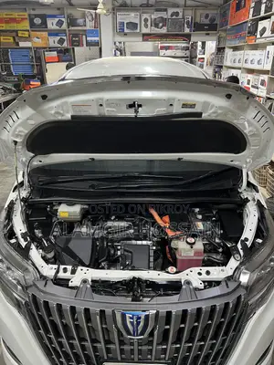 Toyota Esquire 1.8 Front-Wheel Drive Hybrid (7-Seater) 2018 Pearl