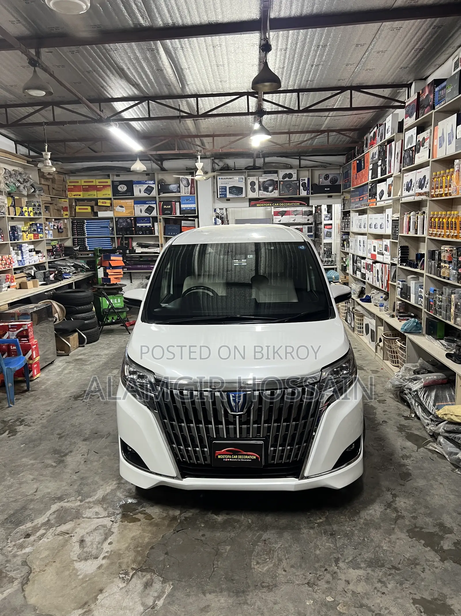 Toyota Esquire 1.8 Front-Wheel Drive Hybrid (7-Seater) 2018 Pearl