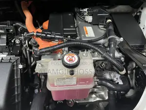 Toyota Esquire 1.8 Front-Wheel Drive Hybrid (7-Seater) 2018 Pearl