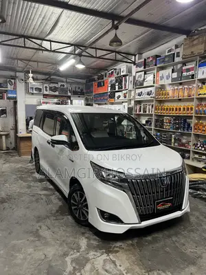 Toyota Esquire 1.8 Front-Wheel Drive Hybrid (7-Seater) 2018 Pearl