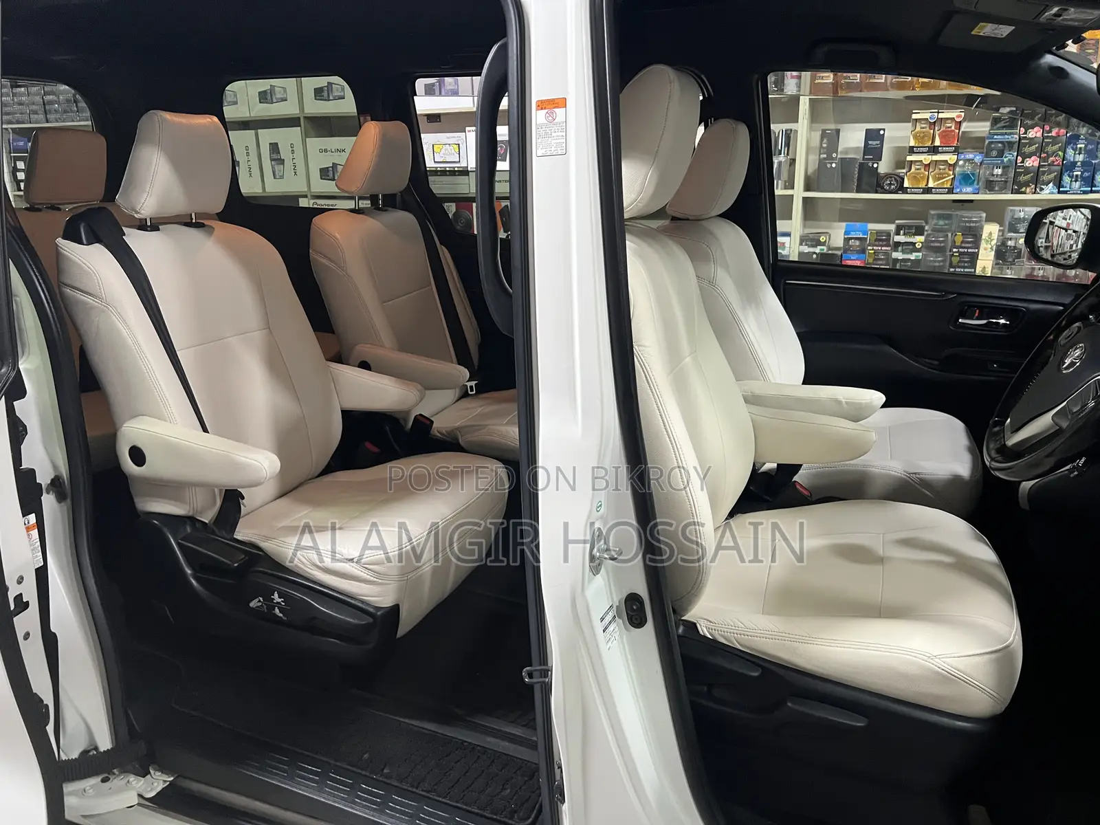 Toyota Esquire 1.8 Front-Wheel Drive Hybrid (7-Seater) 2018 Pearl