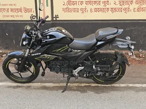 সুজুকি জিক্সার ২০২৫ কালো