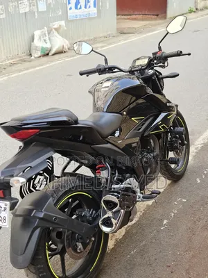 সুজুকি জিক্সার ২০২৫ কালো