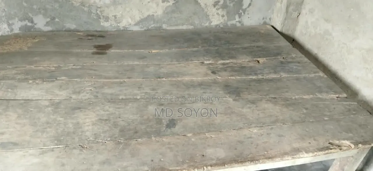 কাঠের জিনিস বিক্রি করা হবে